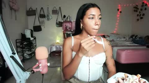 Snapshot of luciiaana chatting on 12, 10, 2025 luciana gr online show from 12, 10, 2025