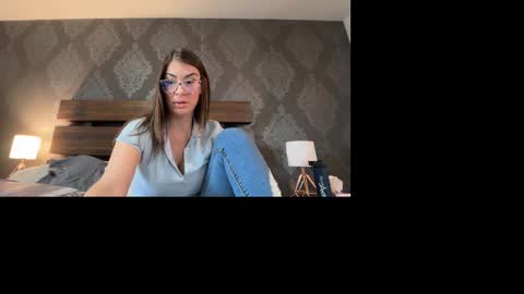 Snapshot of luciousapril chatting on 5, 11, 2025 April online show from 5, 11, 2025