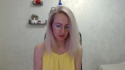 Snapshot of luckcristal chatting on 5, 3, 2025 Arina online show from 5, 3, 2025