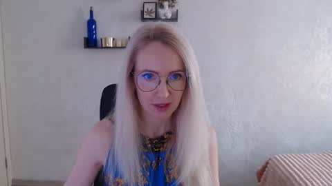 Snapshot of luckcristal chatting on 5, 3, 2026 Arina online show from 5, 3, 2026