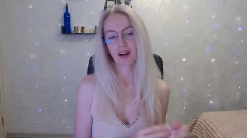 Snapshot of luckcristal chatting on 12, 3, 2026 Arina online show from 12, 3, 2026