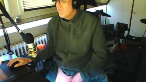        call me  Stefan online show from 25, 4, 2026