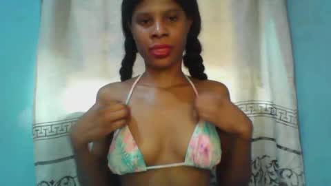 Snapshot of luckymadequeen chatting on 12, 1, 2025 Gloria online show from 12, 1, 2025