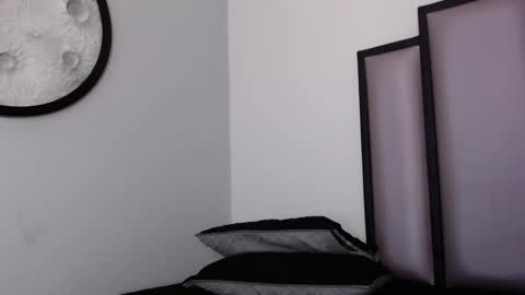   online show from 13, 11, 2025