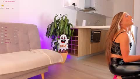 Hello my name is Lucy nice to meet you  thumb up is important for me kisses     online show from 22, 10, 2025