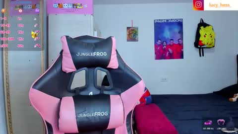 Snapshot of lucy_hess_ chatting on 28, 10, 2025 Lucy online show from 28, 10, 2025