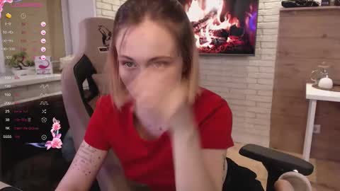 Snapshot of lucy_mirror chatting on 10, 10, 2025 Lucy online show from 10, 10, 2025