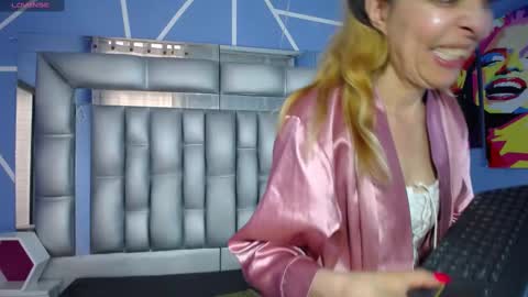  SleepyAbuela online show from 12, 9, 2025