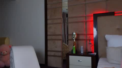 Lucy Lexton online show from 5, 2, 2026