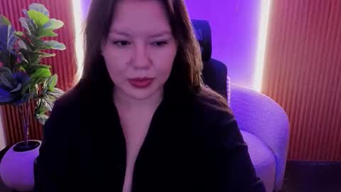 Snapshot of lucyvg chatting on 23, 12, 2025 Lucy online show from 23, 12, 2025