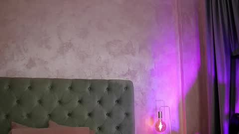 LucyWillow online show from 22, 2, 2026