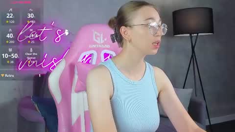 Snapshot of lucyy_green chatting on 5, 7, 2026 Lucy online show from 5, 7, 2026
