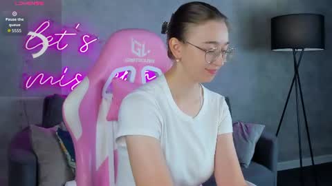 Snapshot of lucyy_green chatting on 9, 7, 2026 Lucy online show from 9, 7, 2026
