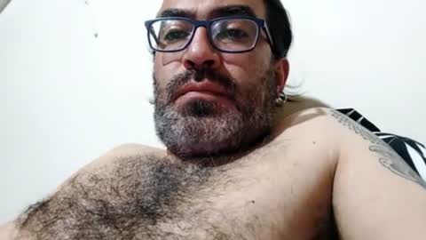 Snapshot of luis2988z chatting on 4, 7, 2026 Hairyman online show from 4, 7, 2026