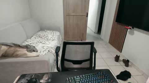 Snapshot of luis_flr chatting on 19, 12, 2025 luis_flr online show from 19, 12, 2025