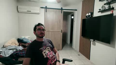 Snapshot of luis_flr chatting on 1, 2, 2026 luis_flr online show from 1, 2, 2026