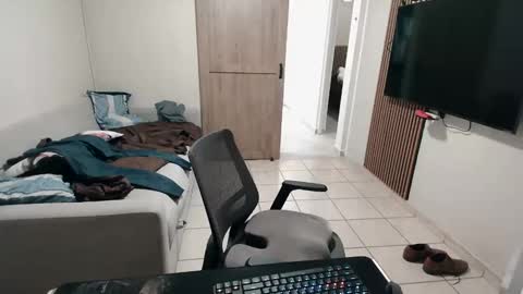 Snapshot of luis_flr chatting on 11, 5, 2026 luis_flr online show from 11, 5, 2026
