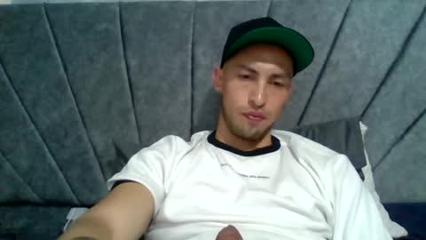 luis_vergon__ online show from 4, 8, 2026