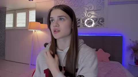 Snapshot of luisaclover chatting on 19, 4, 2026 LuisaClover online show from 19, 4, 2026