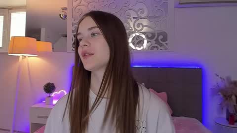 Snapshot of luisaclover chatting on 22, 4, 2026 LuisaClover online show from 22, 4, 2026