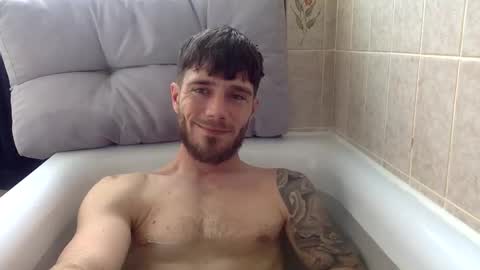 Snapshot of luisbadx chatting on 5, 4, 2026 Luis Badx online show from 5, 4, 2026