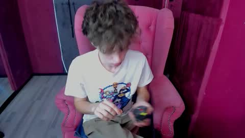 Snapshot of luke_sweet chatting on 27, 11, 2025 Luke online show from 27, 11, 2025