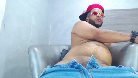 Snapshot of lukke_smitt chatting on 12, 11, 2025 ------LUKE ... online show from 12, 11, 2025