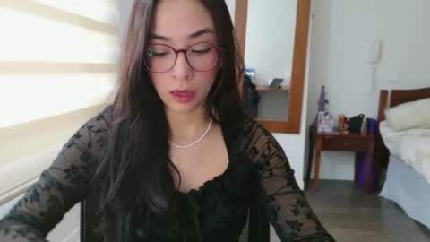 Snapshot of lulibee_ chatting on 18, 5, 2026 Luli online show from 18, 5, 2026