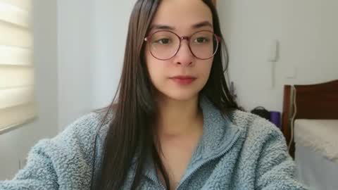 Snapshot of lulibee_ chatting on 19, 6, 2026 Luli online show from 19, 6, 2026