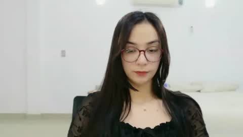Snapshot of lulibee_ chatting on 24, 6, 2026 Luli online show from 24, 6, 2026