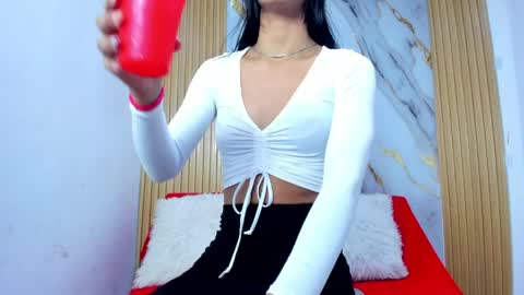 Snapshot of luluu_08 chatting on 8, 4, 2026 LULU online show from 8, 4, 2026