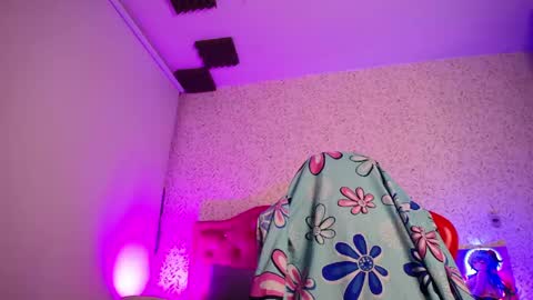 Snapshot of luly_blue chatting on 17, 4, 2026 Luly online show from 17, 4, 2026