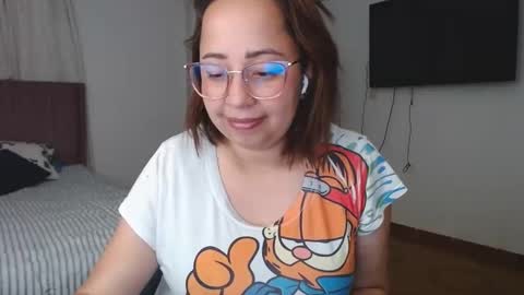 Snapshot of lumi_84 chatting on 2, 2, 2025 LUMI online show from 2, 2, 2025