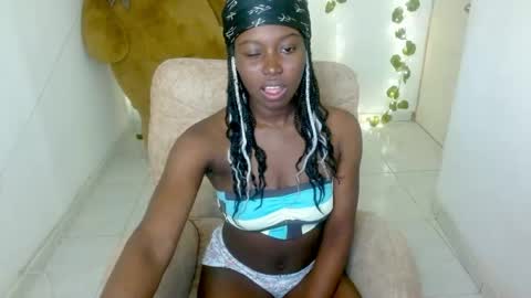 Snapshot of luna253951 chatting on 28, 5, 2026 luna253951 online show from 28, 5, 2026