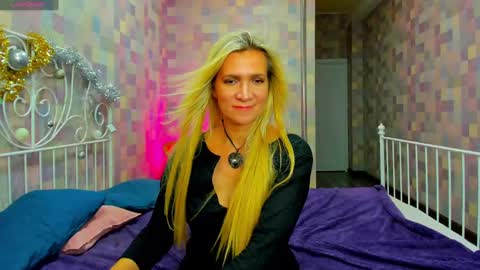 Snapshot of luna_lew1s chatting on 7, 1, 2025 luna_lew1s online show from 7, 1, 2025