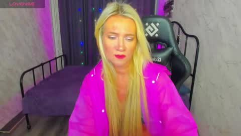 Snapshot of luna_lew1s chatting on 22, 2, 2025 luna_lew1s online show from 22, 2, 2025