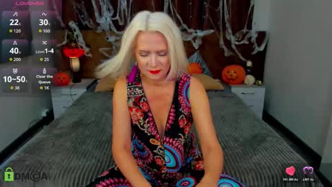 luna_lew1s online show from 30, 10, 2025