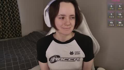 luna_loveeee online show from 4, 4, 2026