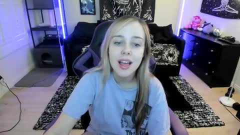 Luna online show from 8, 4, 2026