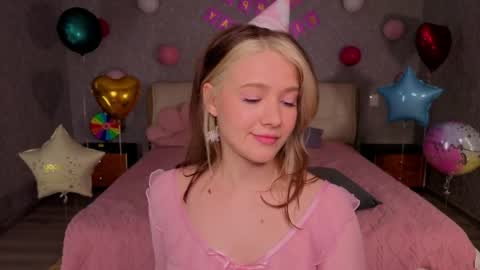 Snapshot of luna_moran chatting on 5, 6, 2026 Lina online show from 5, 6, 2026