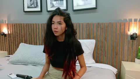 Snapshot of luna_roja25 chatting on 20, 11, 2025 LUNA online show from 20, 11, 2025