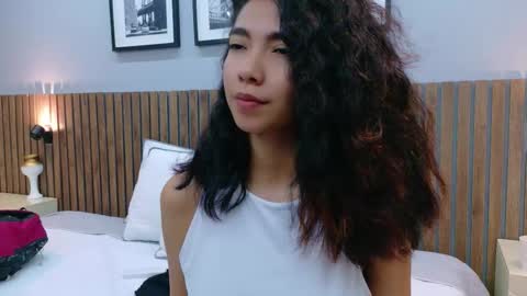 Snapshot of luna_roja25 chatting on 20, 12, 2025 LUNA online show from 20, 12, 2025