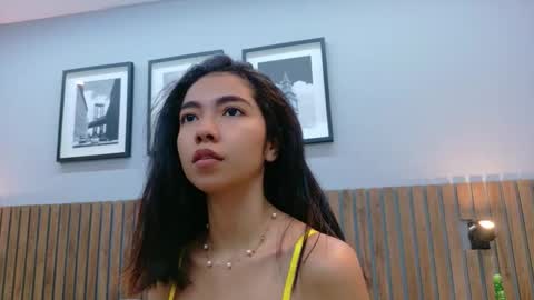 Snapshot of luna_roja25 chatting on 22, 12, 2025 LUNA online show from 22, 12, 2025