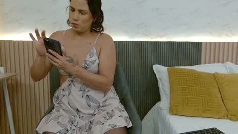 luna_valle online show from 8, 4, 2026