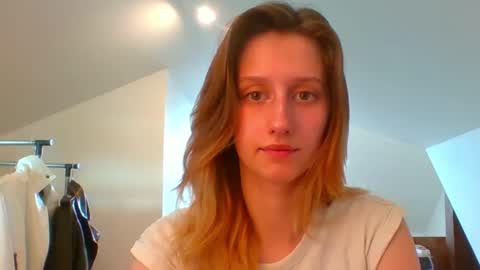 L U N A  online show from 21, 2, 2025