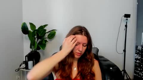 lunaa_x44 online show from 8, 7, 2026