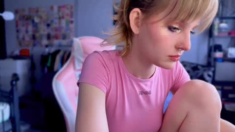 Snapshot of lunacyy chatting on 7, 6, 2026 Britney online show from 7, 6, 2026