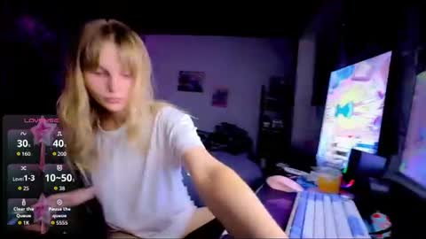 Snapshot of lunacyy chatting on 28, 6, 2026 Britney online show from 28, 6, 2026