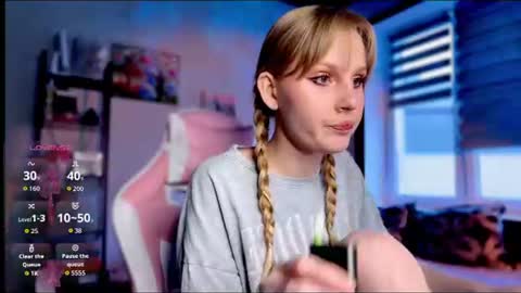 Snapshot of lunacyy chatting on 10, 7, 2026 Britney online show from 10, 7, 2026