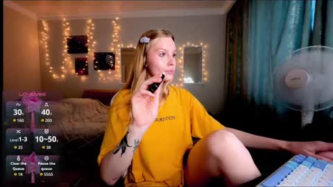 Snapshot of lunacyy chatting on 17, 7, 2026 Britney online show from 17, 7, 2026
